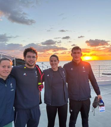 Le relais français de la Coupe du monde de Funchal avec Aurélie Muller, Logan Fontaine, Caroline Jouisse et Sacha Velly (de gauche à droite)